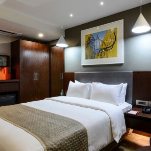 Deluxe-Double-Room-Accommodation-in-Kolkata-Howard-Johnson-Kolkata