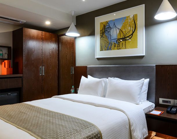 Deluxe-Double-Room-Accommodation-in-Kolkata-Howard-Johnson-Kolkata