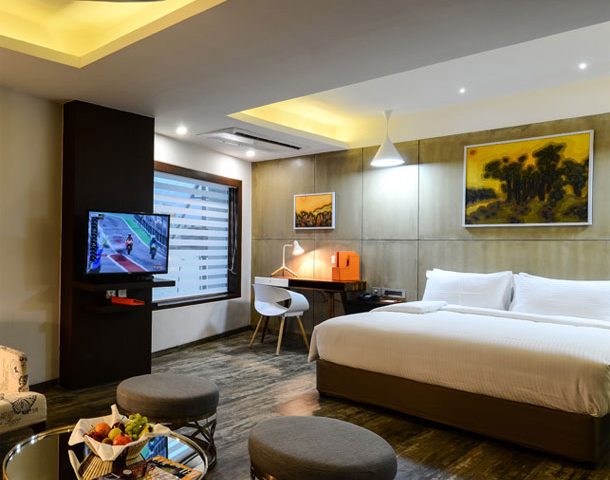 Suite-Room-Kolkata-hotel-booking-Howard-Johnson